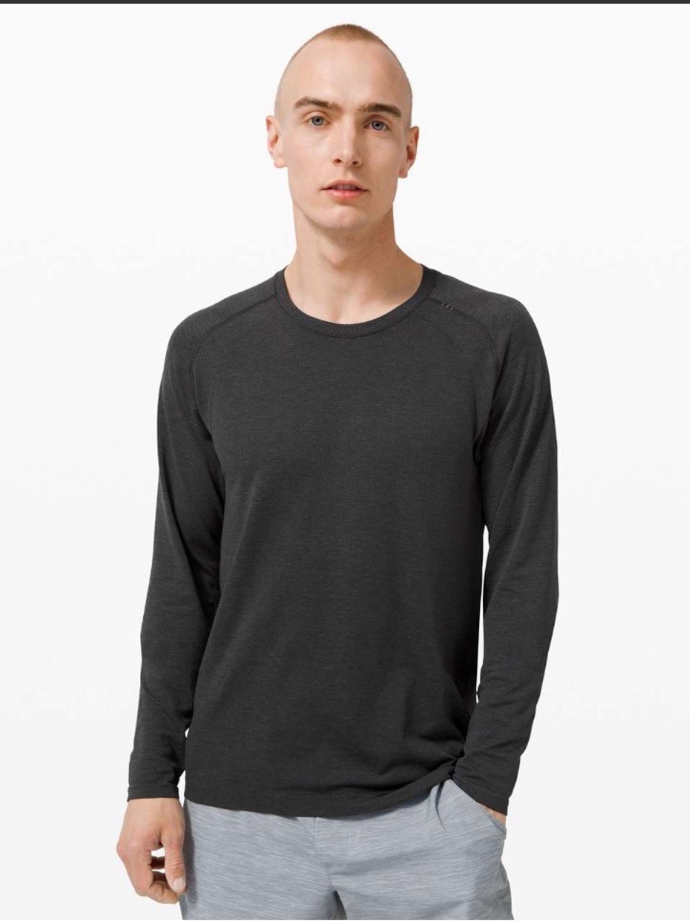 Lululemon Metal Vent Tech Long Sleeve Shirt 2.0
Deep Coal / Black